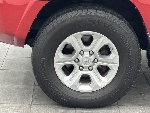 2019 Toyota 4Runner SR5 photo 6