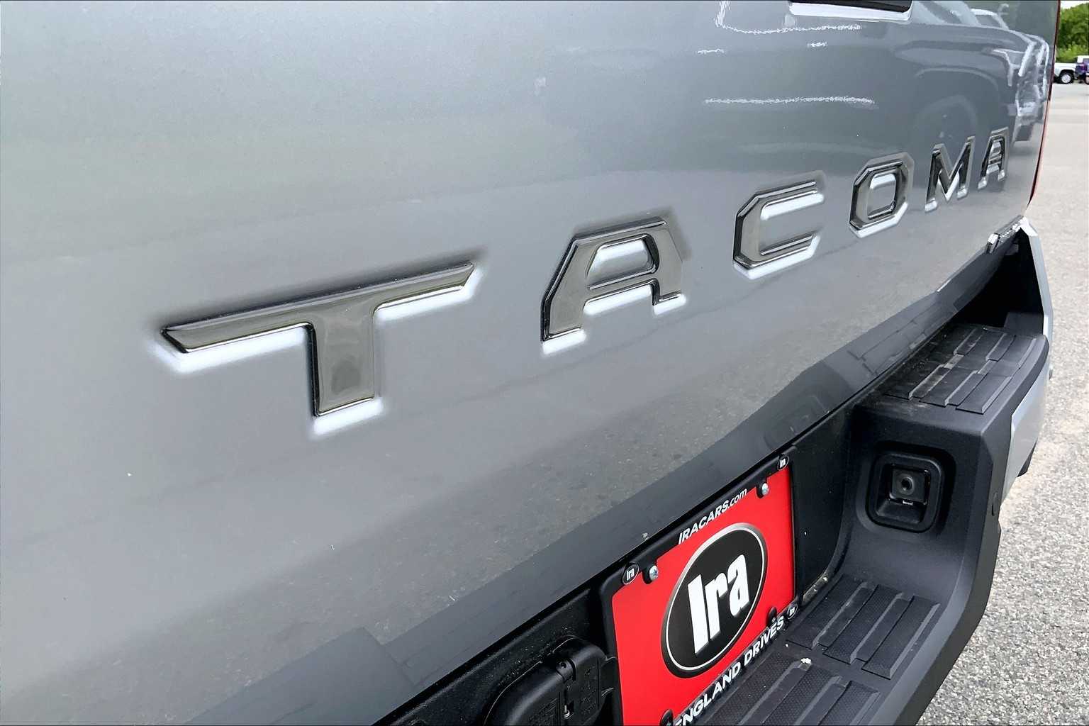 2025 Toyota Tacoma Limited photo 14