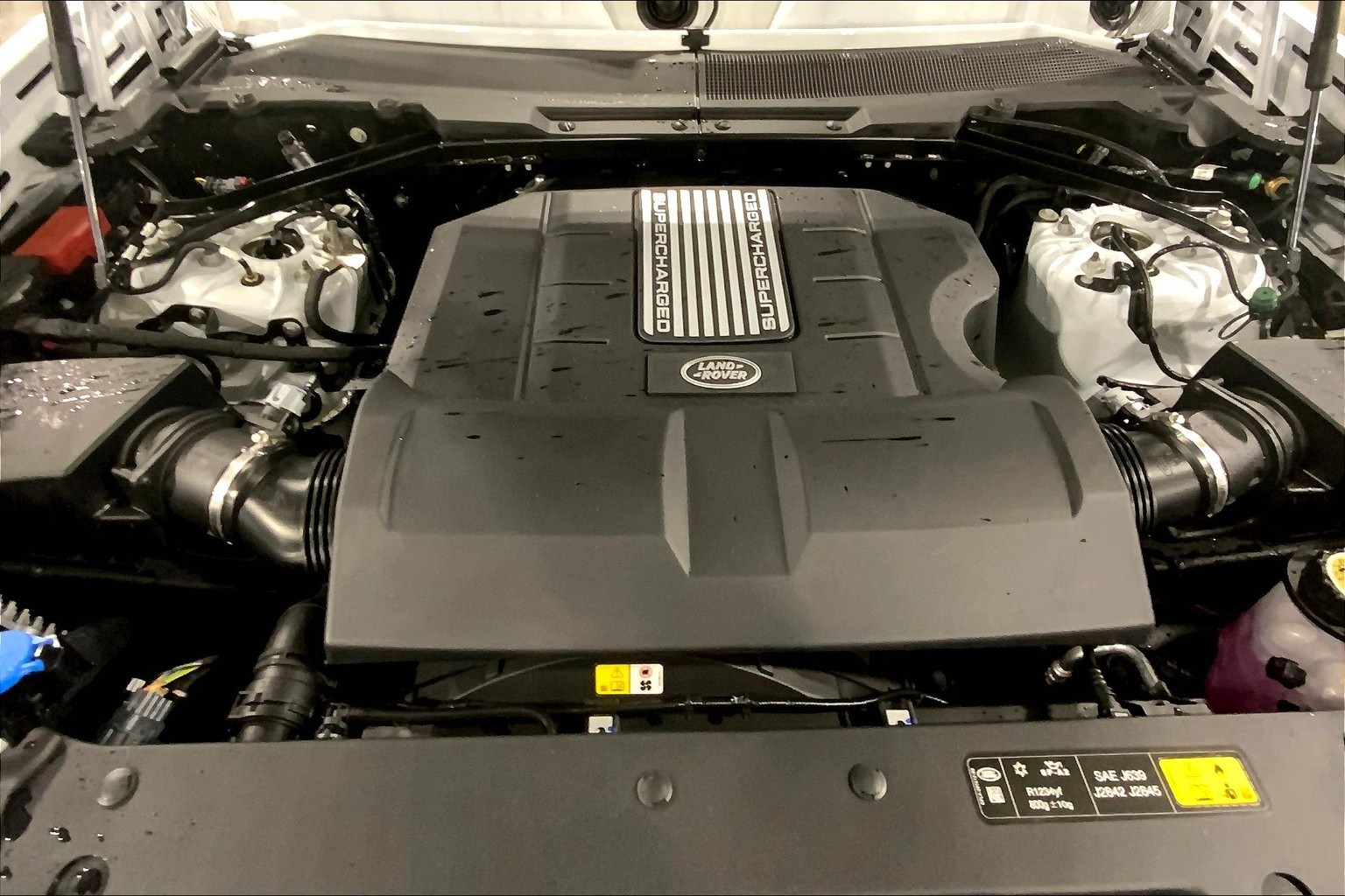 2025 Land Rover Defender 90 V8 photo 14