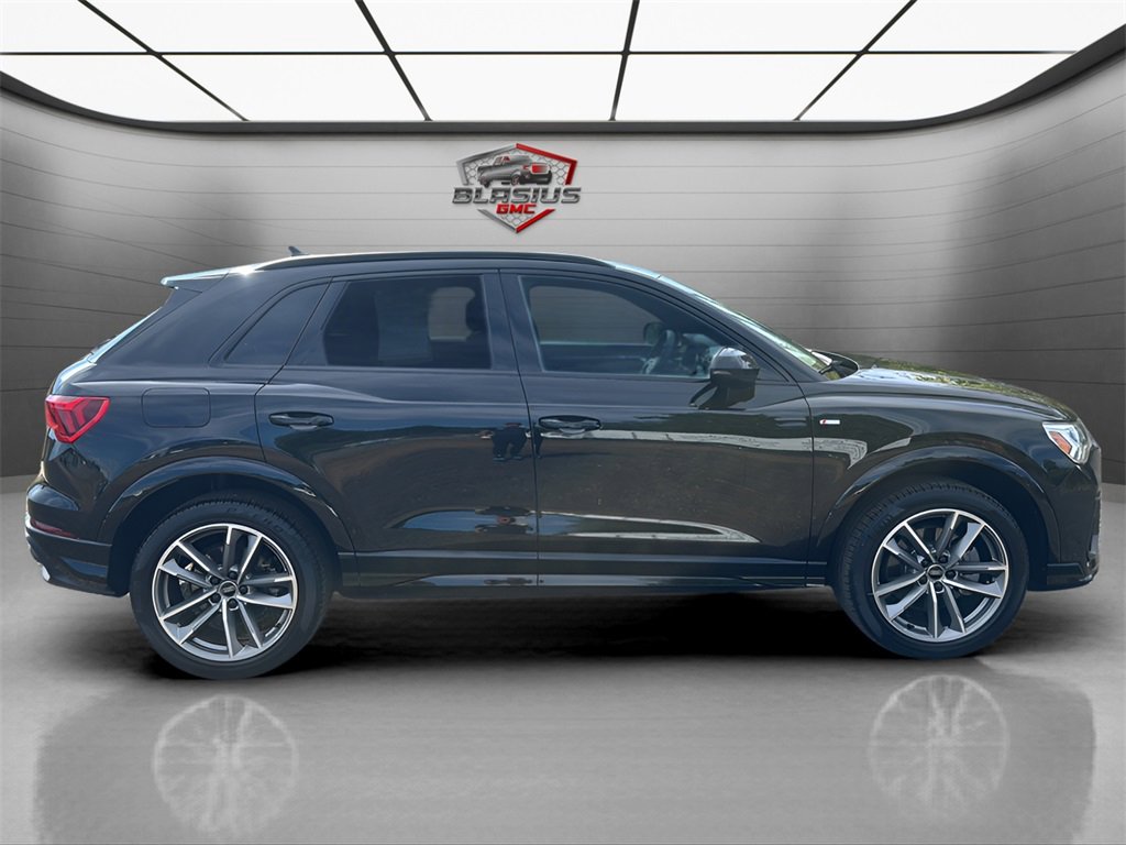 2022 Audi Q3 Premium Plus 45 TFSI S line photo 6