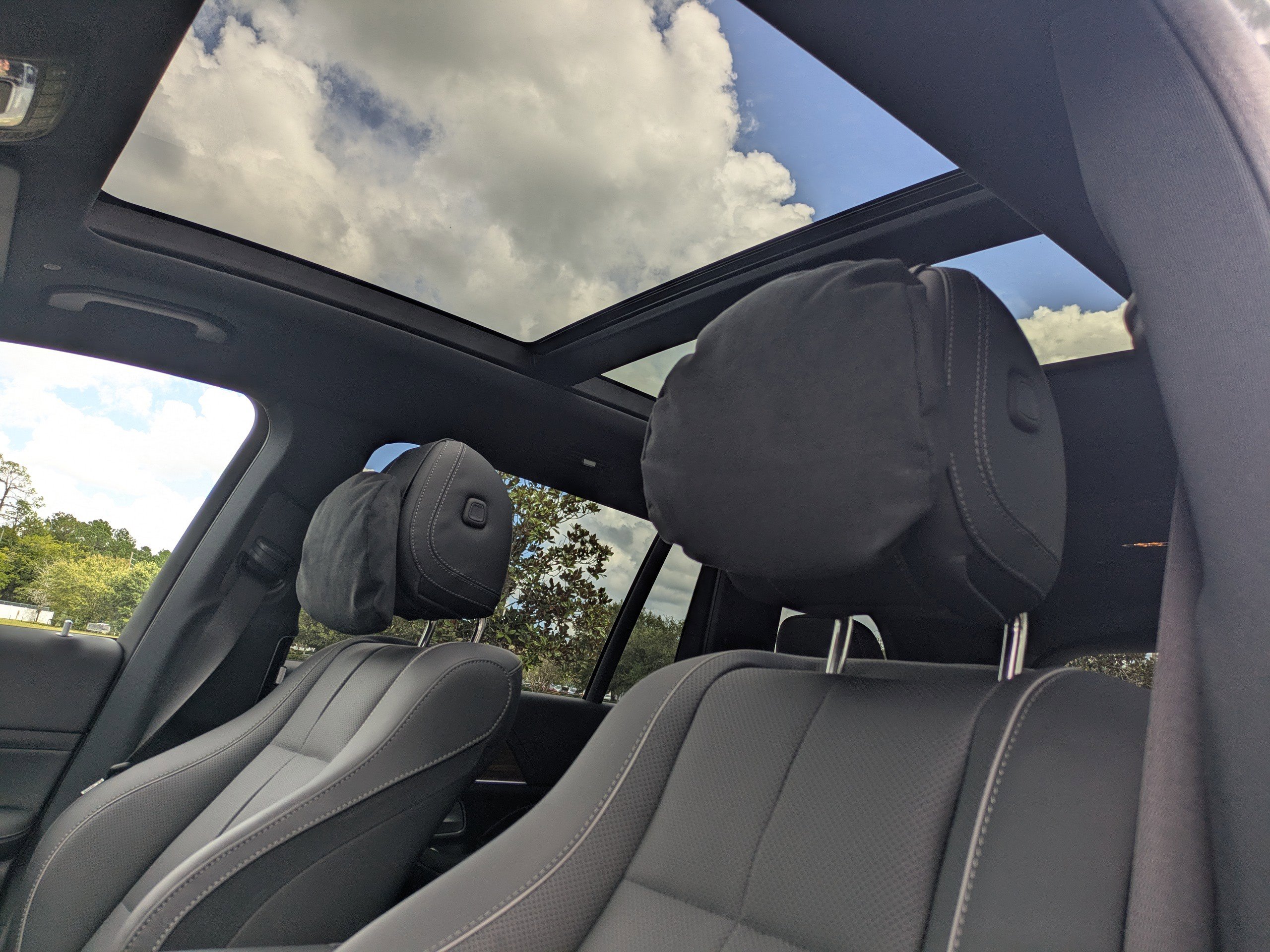 2025 Mercedes Benz GLS 580 4MATIC photo 4