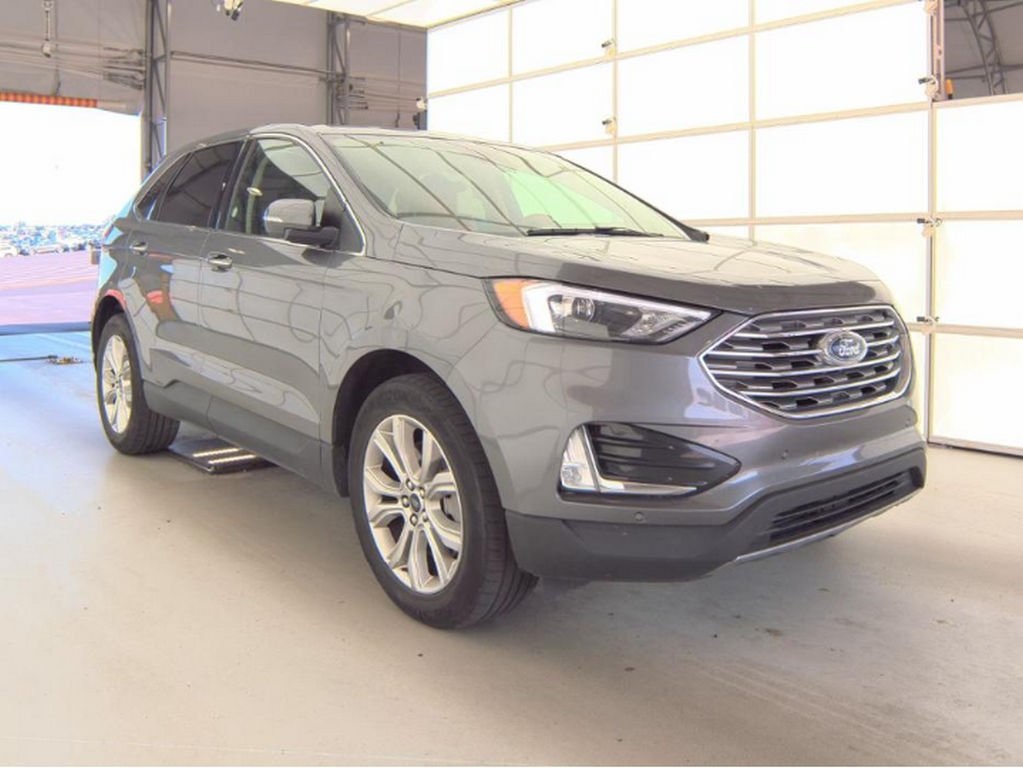 2024 Ford Edge Titanium photo 4