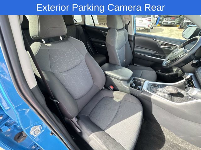 2020 Toyota RAV4 XLE photo 24