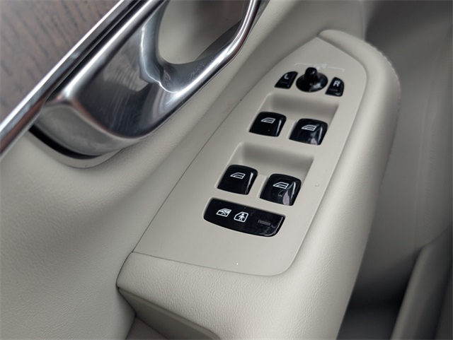 2024 Volvo XC90 B5 Plus photo 28