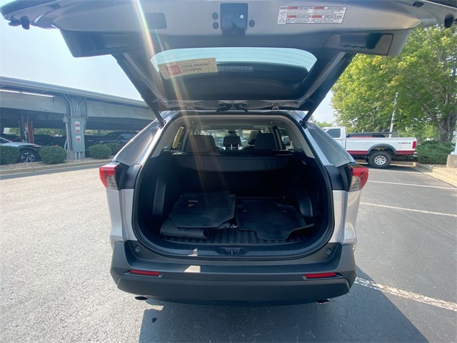 2021 Toyota RAV4 XLE photo 13