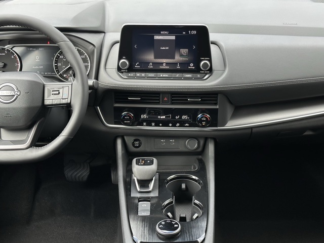 2025 Nissan Rogue SV photo 6