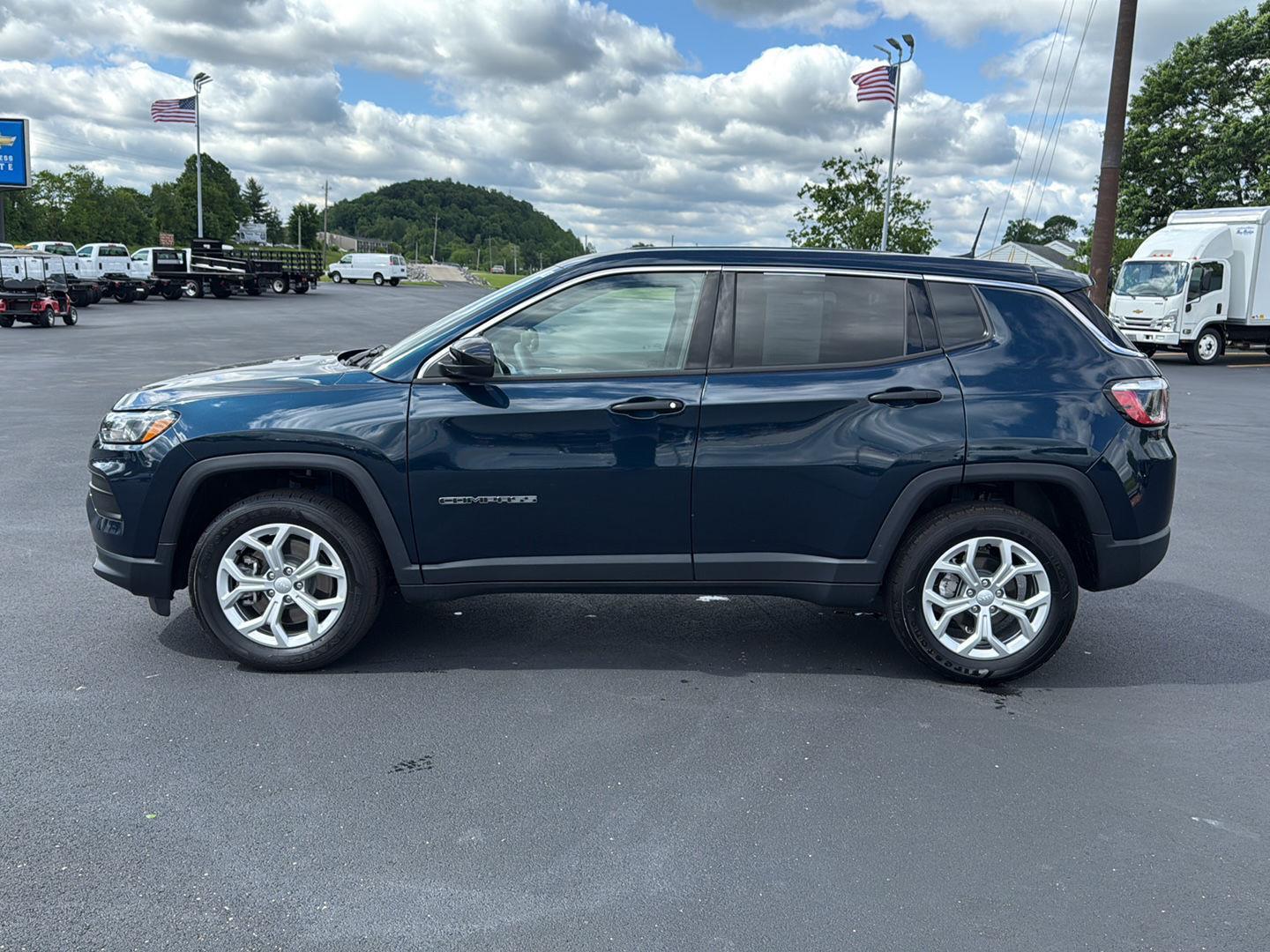 2024 Jeep Compass Sport photo 2