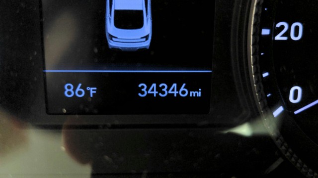 Used 2022  Hyundai SE image 17