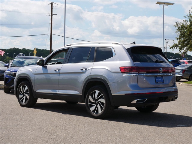 2025 Volkswagen Atlas SEL photo 2