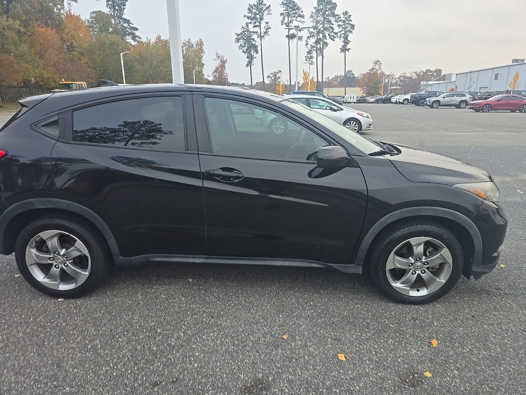 2016 Honda HR-V LX photo 4