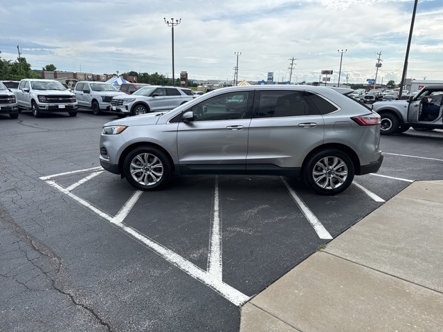 2024 Ford Edge Titanium photo 3