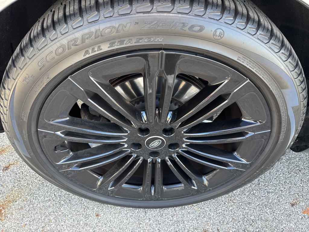 2023 Land Rover Range Rover SE photo 11