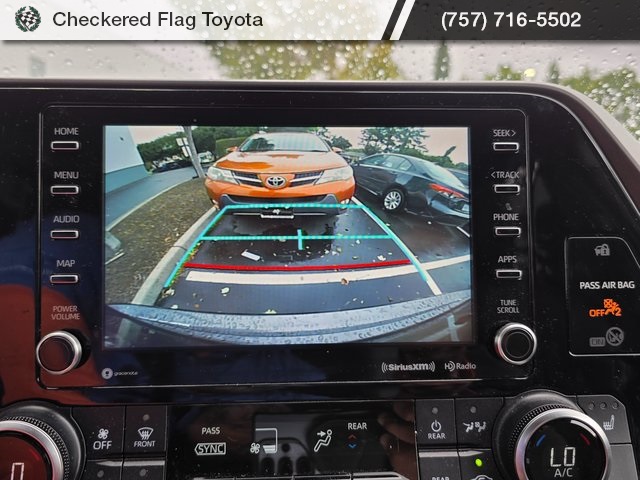 2021 Toyota Highlander XLE photo 14