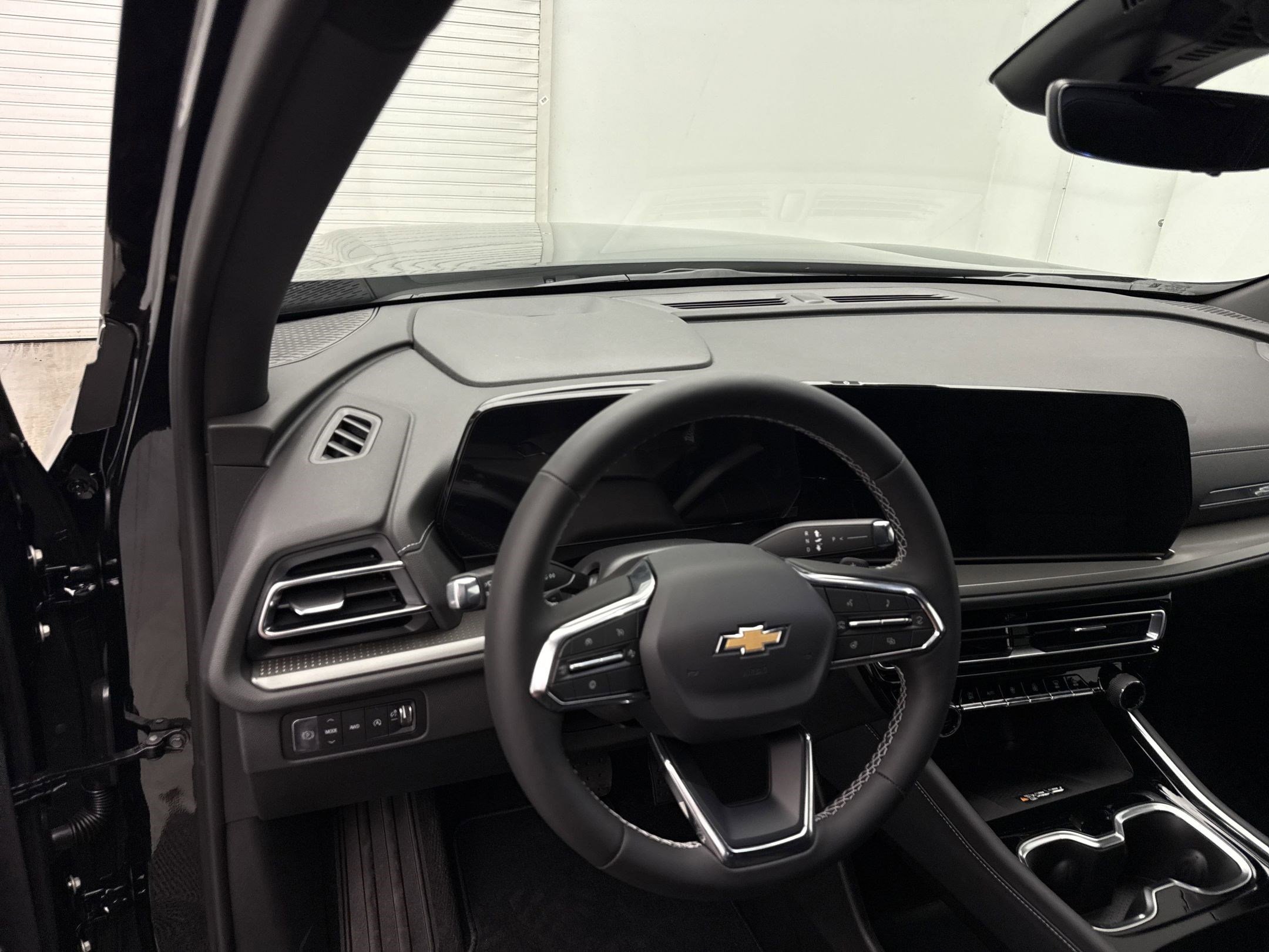 2026 Chevrolet Traverse photo 4