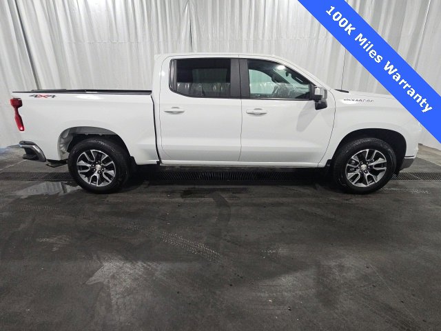 2022 Chevrolet Silverado 1500 LT photo 2