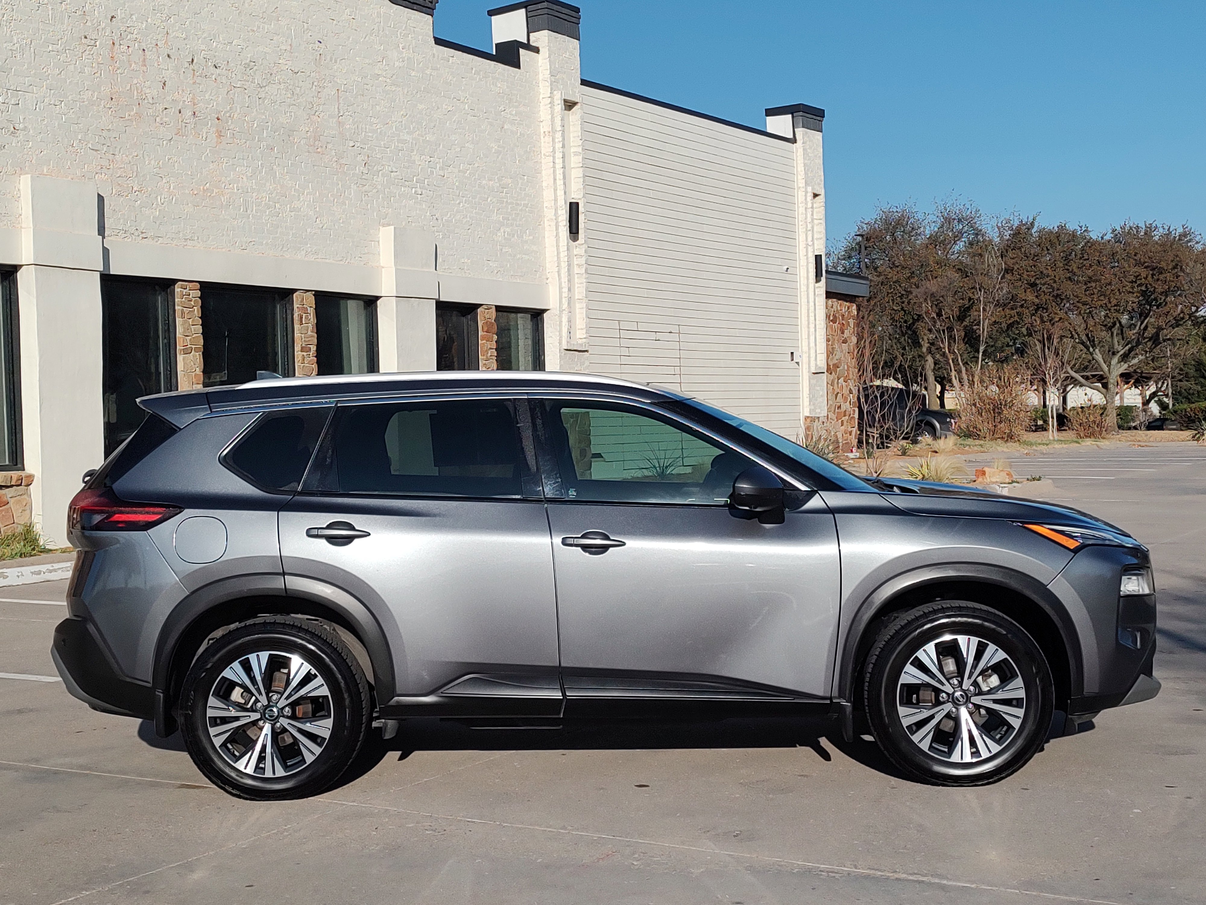 Used 2021 Nissan Rogue SV with VIN 5N1AT3BB4MC773579 for sale in Kansas City