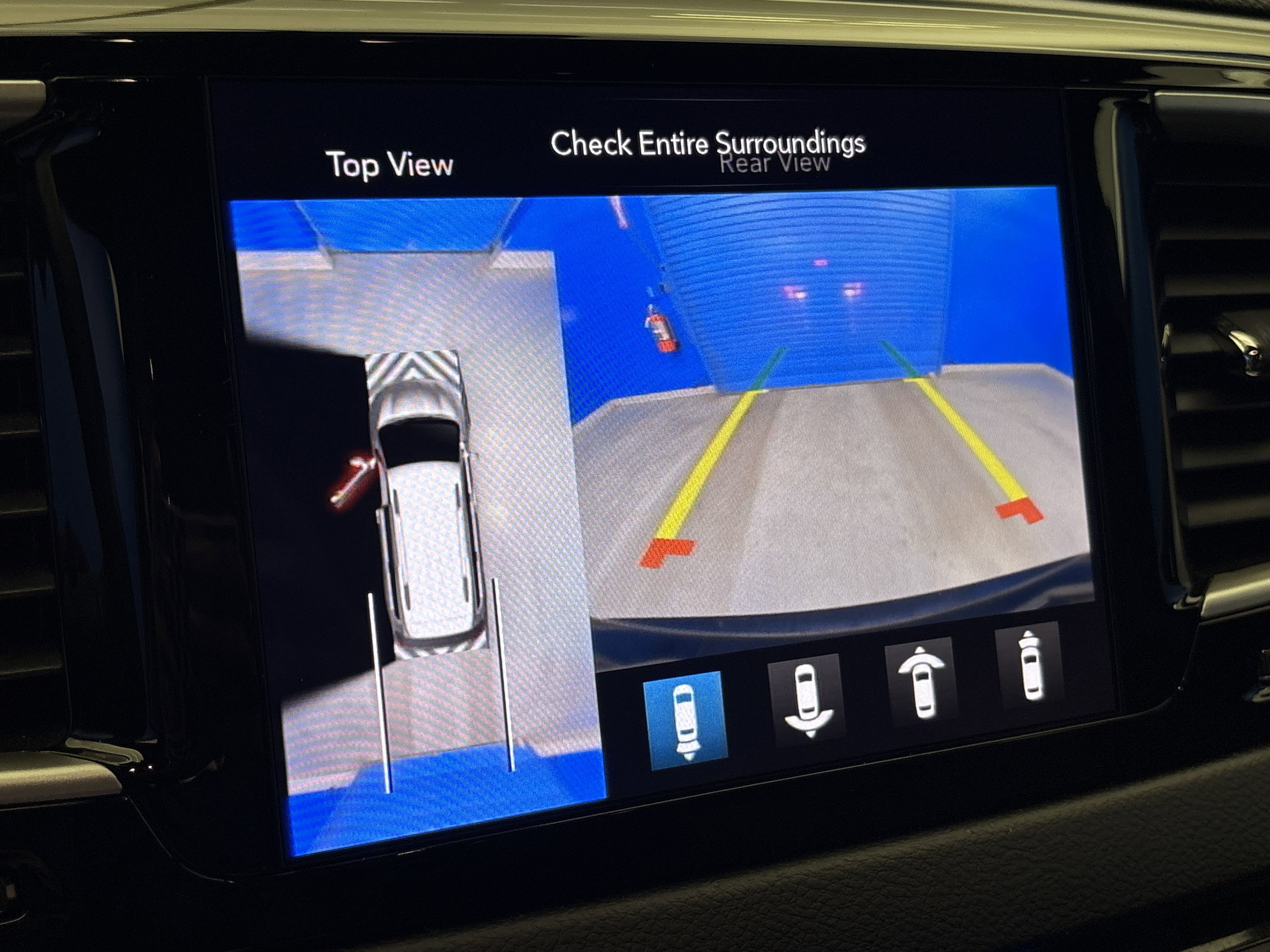 2020 Chrysler Pacifica Touring Plus photo 16