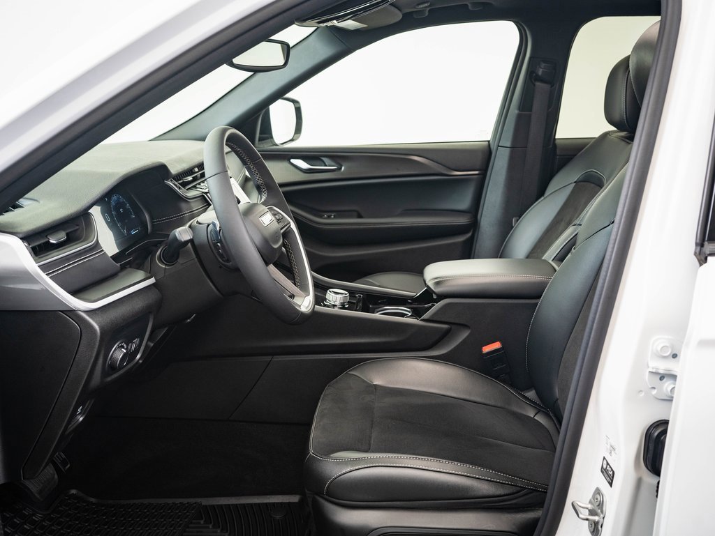 2023 Jeep Grand Cherokee Altitude photo 17