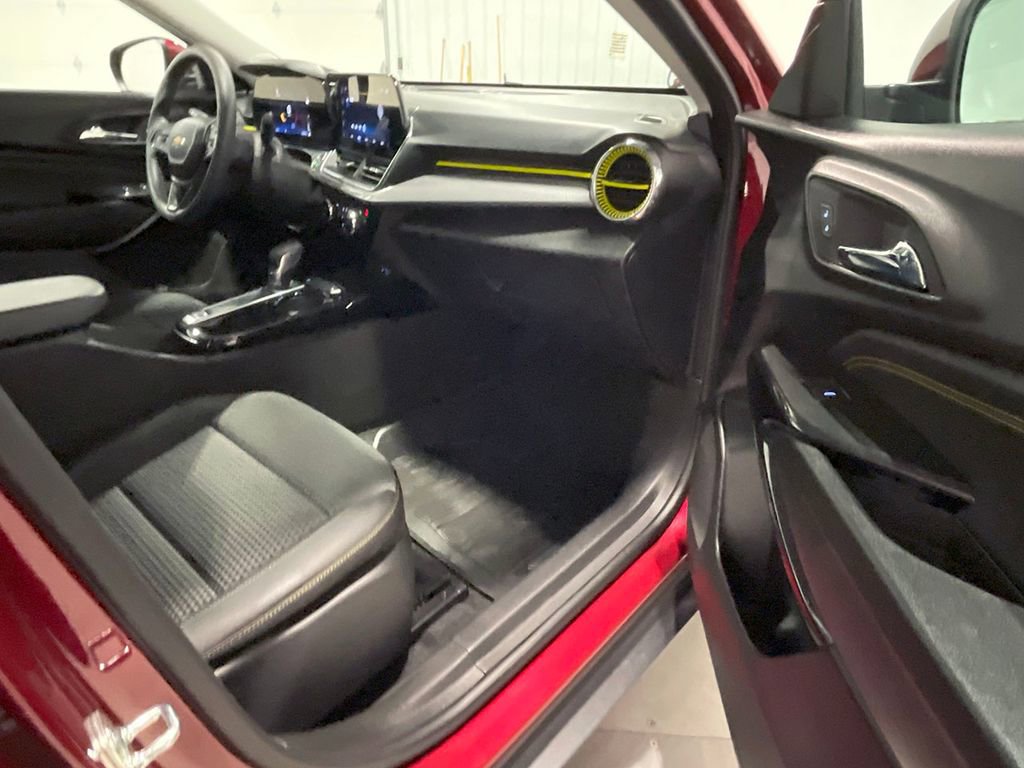 2024 Chevrolet Trax LT photo 17