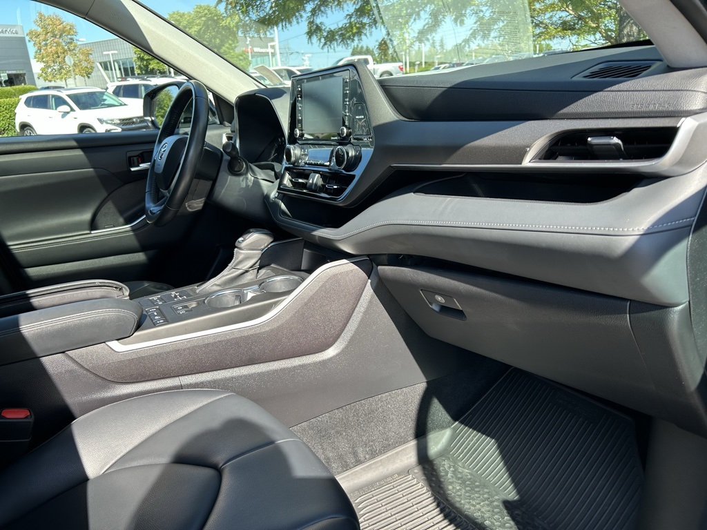 2022 Toyota Highlander XLE photo 26