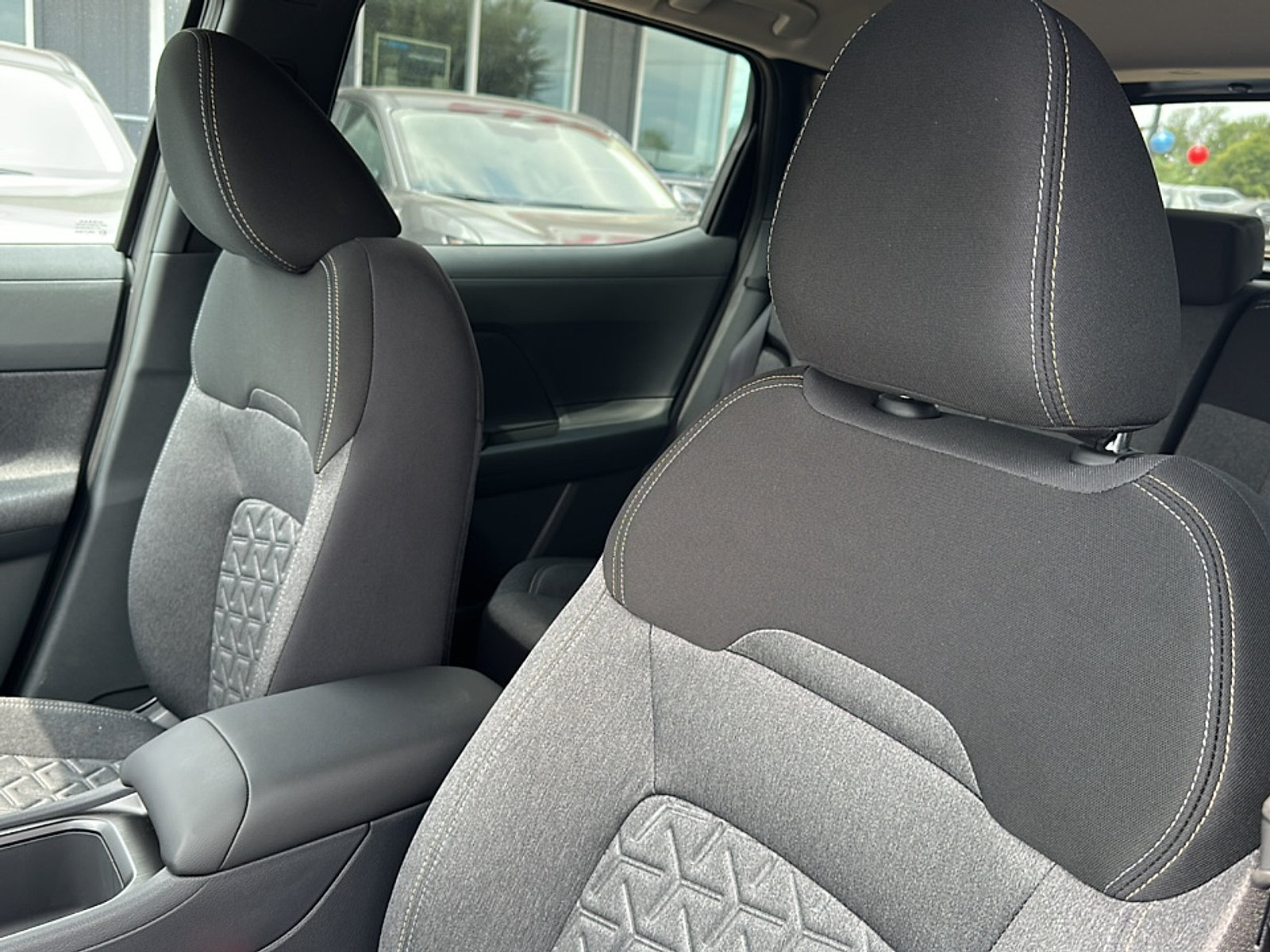 2025 Nissan Kicks SV photo 3