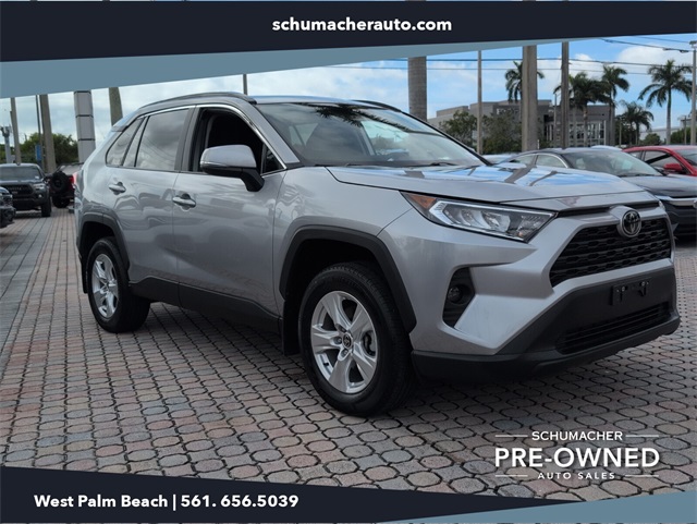 2021 Toyota RAV4 XLE's photo