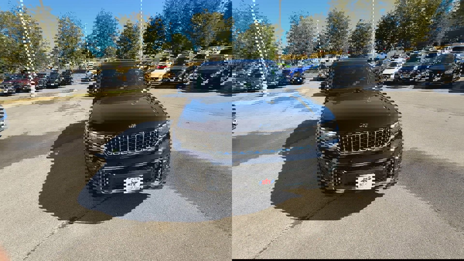 2023 Jeep Grand Cherokee Overland photo 3