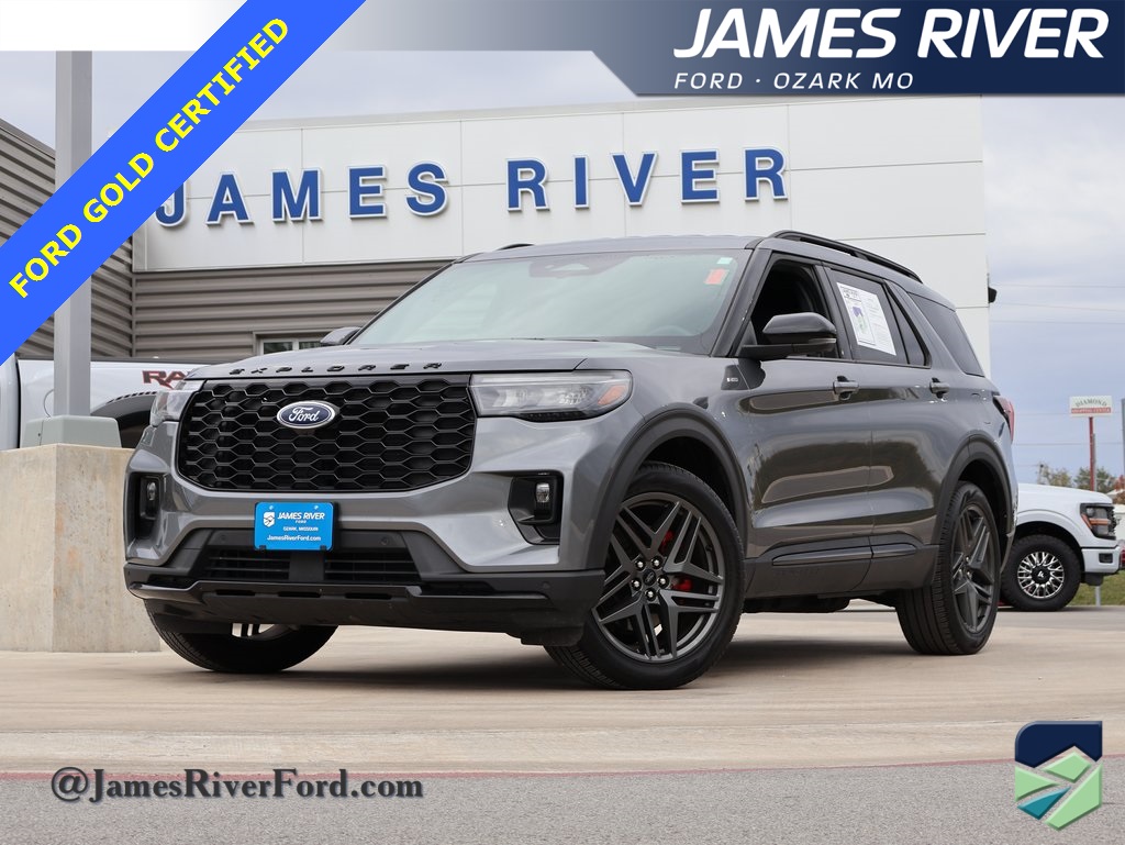 2025 Ford Explorer ST-LINE's photo