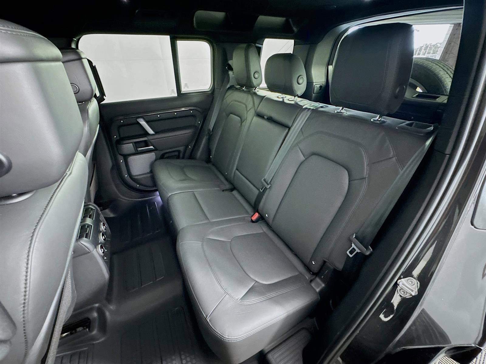 2024 Land Rover Defender 110 V8 photo 24
