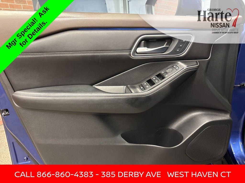 2023 Nissan Rogue Platinum photo 17