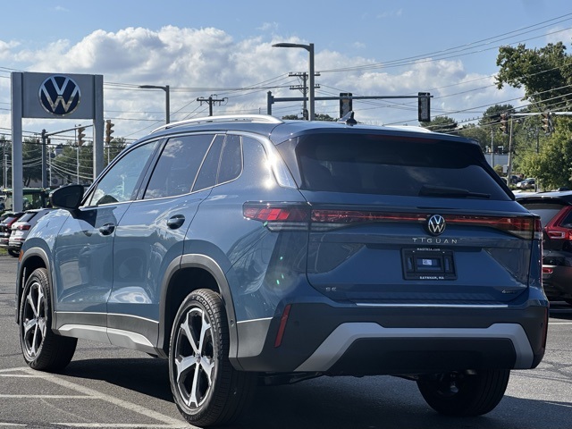 2025 Volkswagen Tiguan SE photo 2