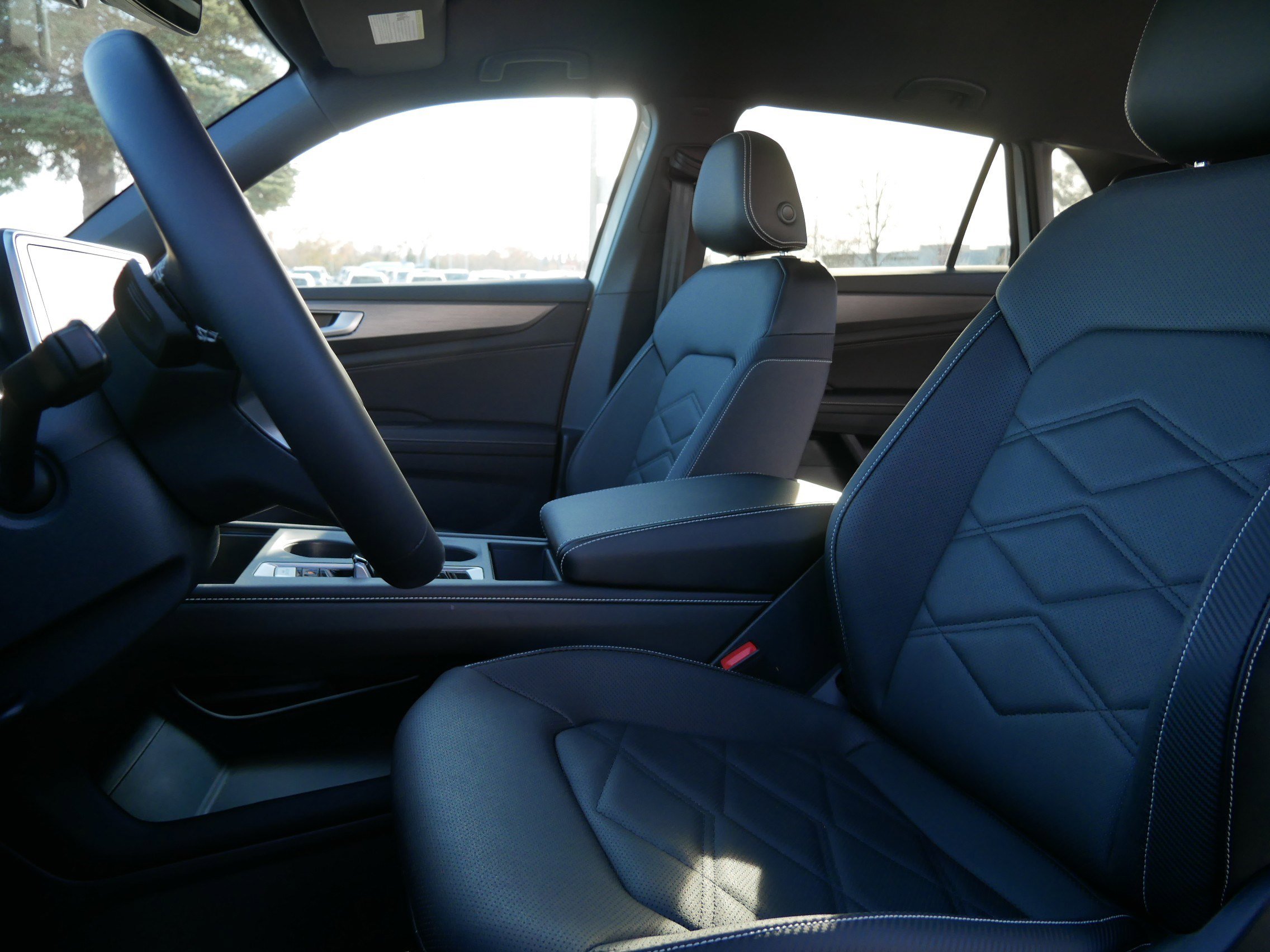 2025 Volkswagen Atlas Cross Sport SE photo 4