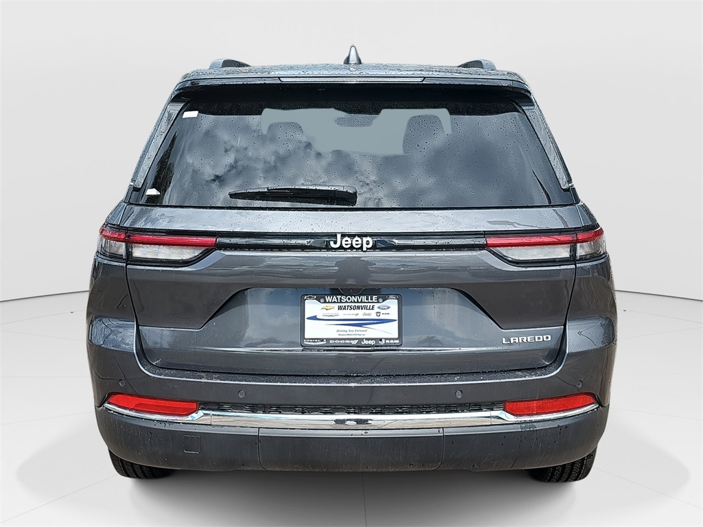 2025 Jeep Grand Cherokee Laredo photo 4