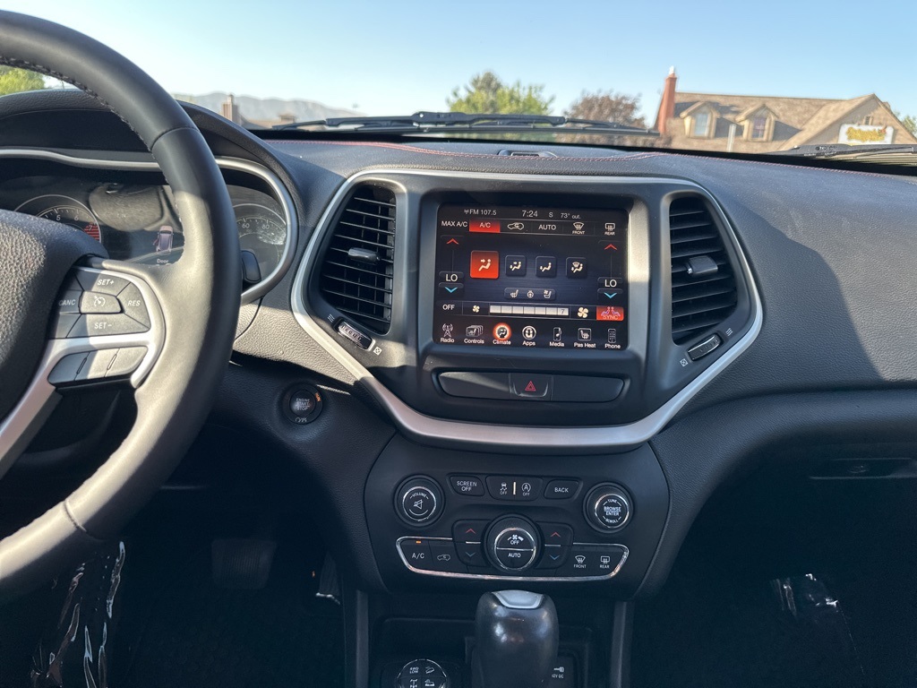2017 Jeep Cherokee Trailhawk photo 14