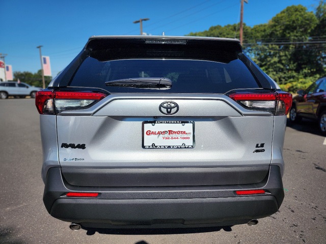 2025 Toyota RAV4 LE photo 4
