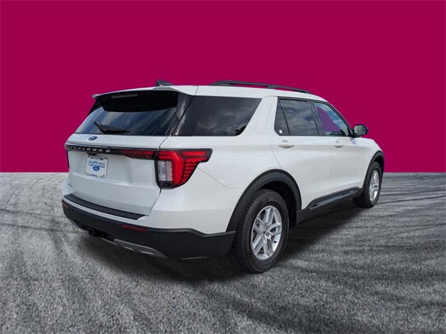 2025 Ford Explorer photo 3