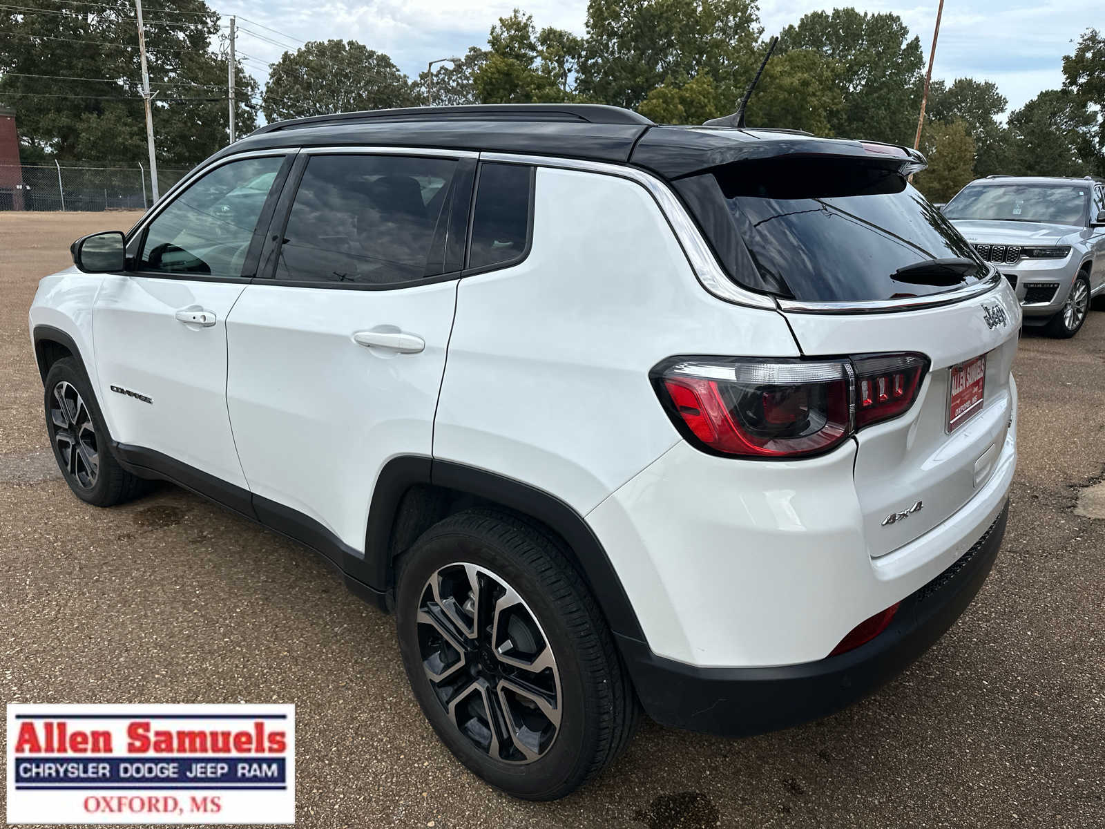 2023 Jeep Compass Limited photo 2