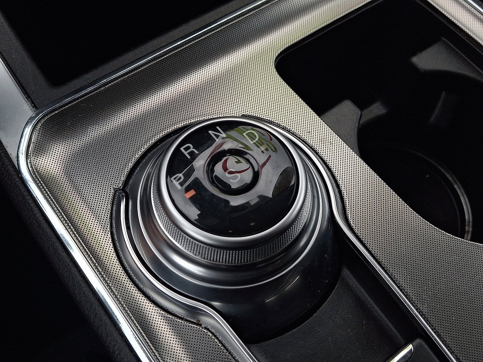 2022 Ford Edge Titanium photo 13