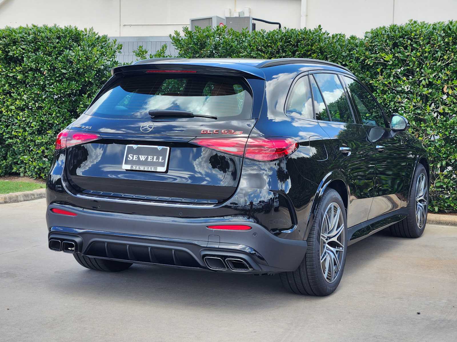 2025 Mercedes Benz GLC AMG 63 S E PERFORMANCE photo 4