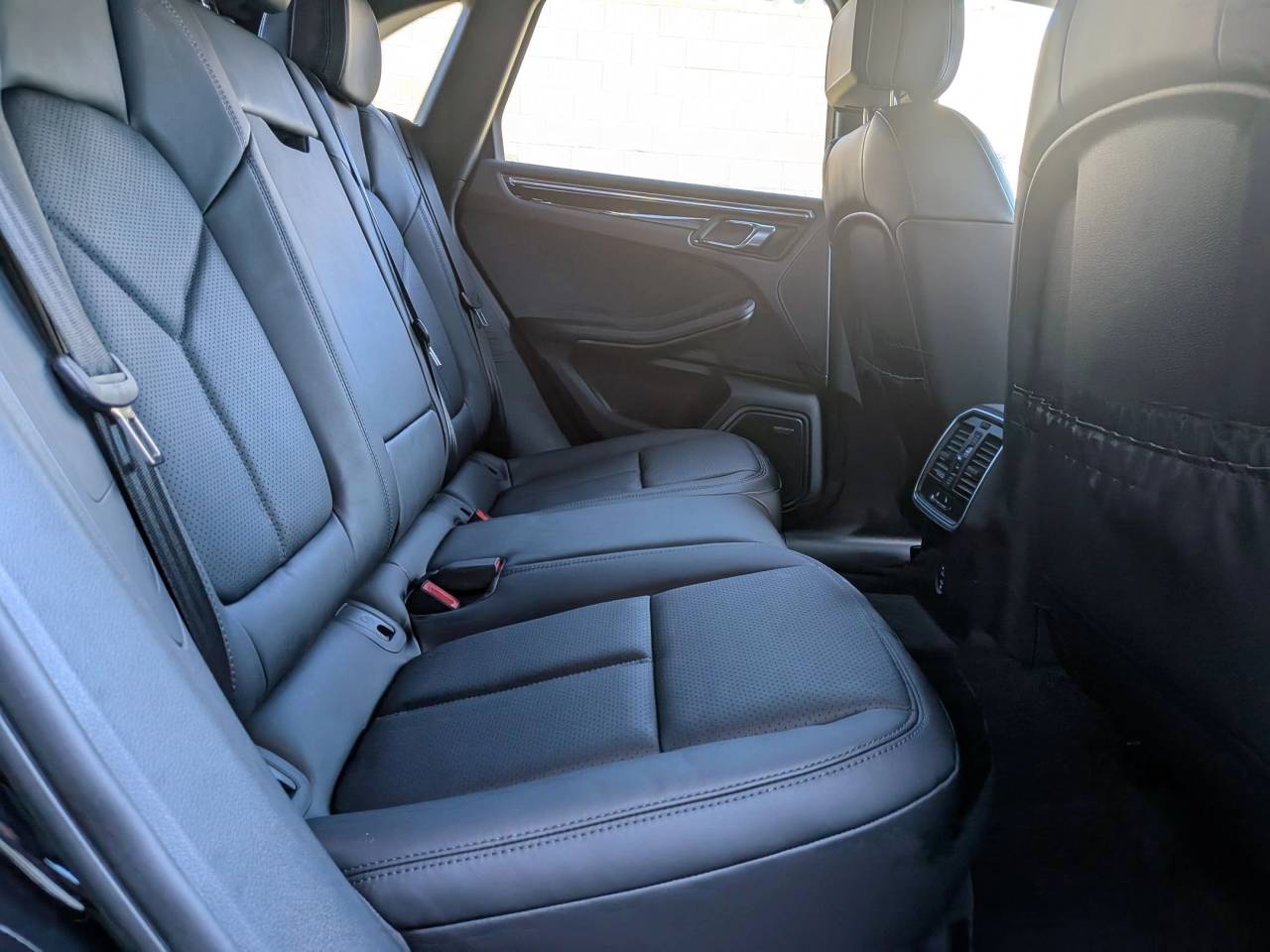 2026 Porsche Macan T photo 21