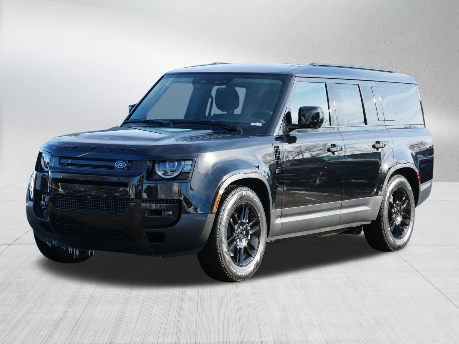 2026 Land Rover Defender S's photo
