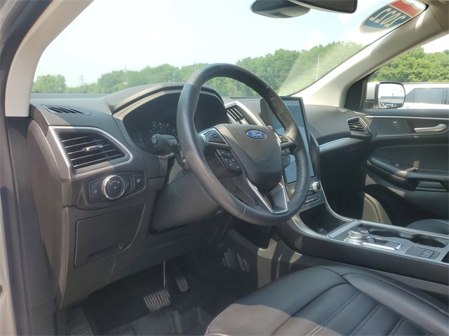 2022 Ford Edge SEL photo 16