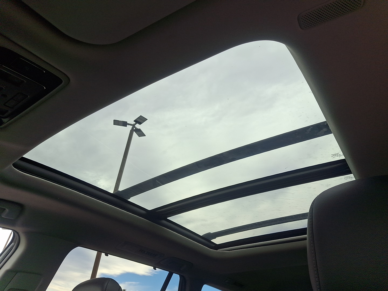 2024 Toyota Highlander Hybrid Limited photo 3