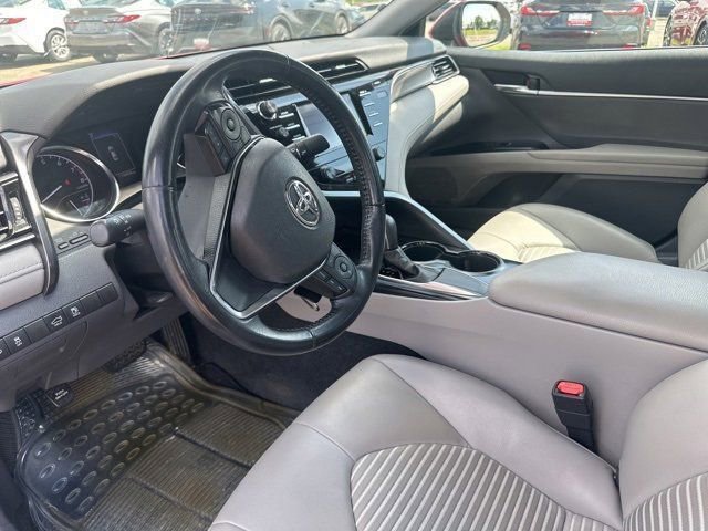 2019 Toyota Camry SE photo 6