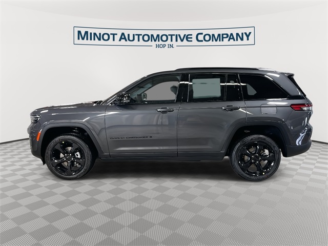2025 Jeep Grand Cherokee Laredo Altitude photo 5