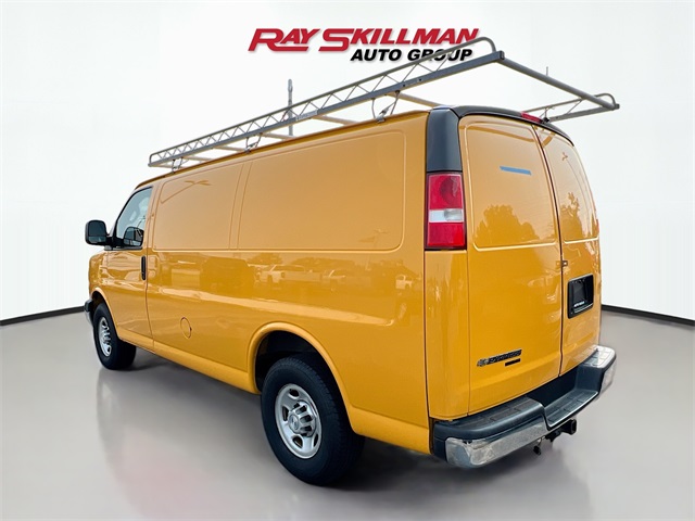 2016 Chevrolet Express 3500 Work Van photo 2