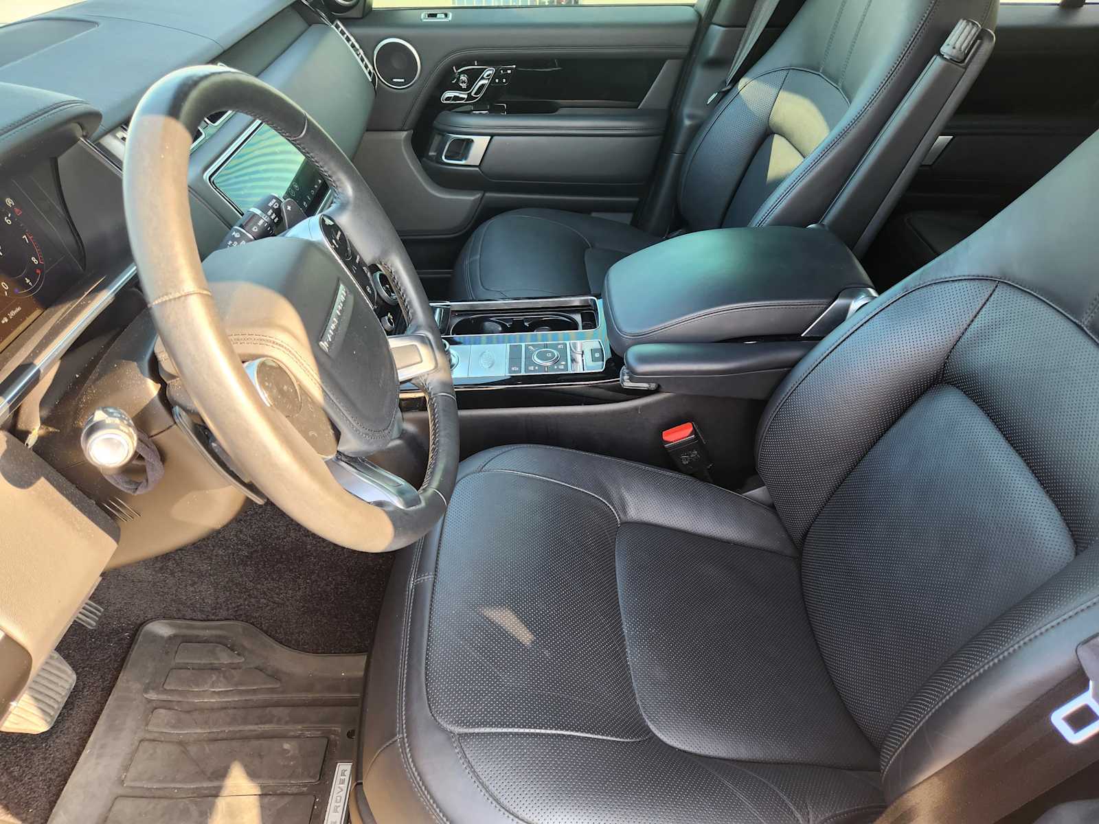 2020 Land Rover Range Rover HSE photo 11