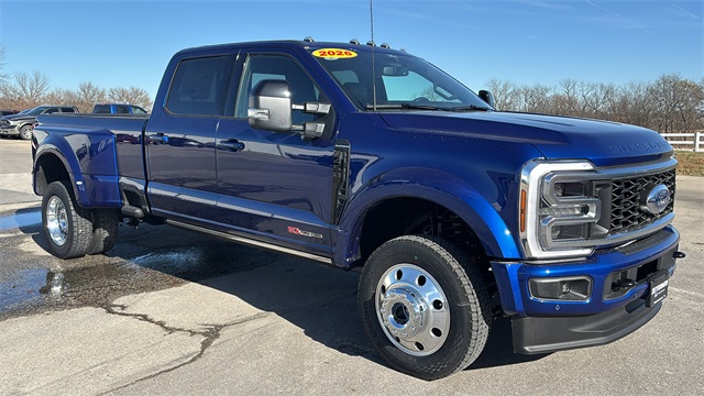 2026 Ford F-450 Super Duty Platinum's photo