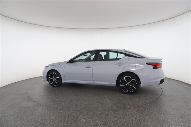 2023 Nissan Altima 2.5 SR photo 7
