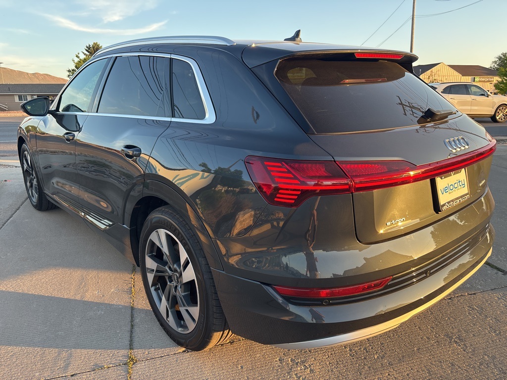 2021 Audi e-tron Premium Plus photo 6